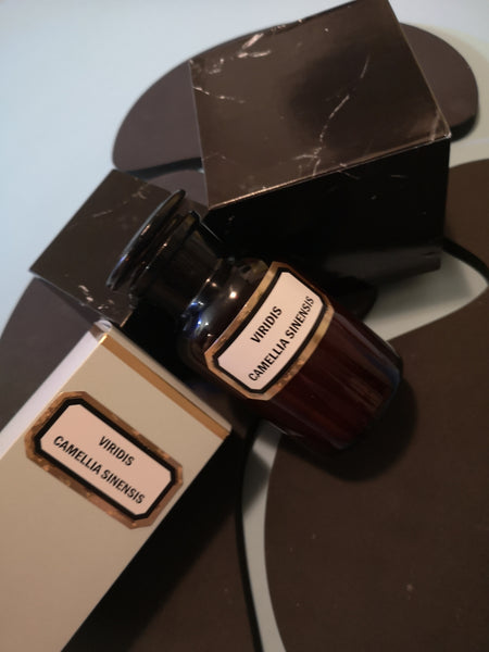 Plain and Simple Small Amber Apothecary Candle - Green Tea/ Viridis Camellia Candle